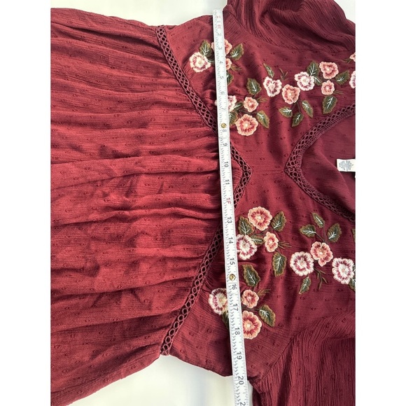 Arizona Jean Co. Floral Embroidered V-Neck Long Sleeve Top - Picture 11 of 11